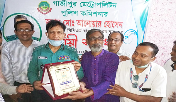 টঙ্গী প্রেসক্লাবের উদ্যোগে পুলিশ কমিশনারকে বিদায়ী সংবর্ধনা