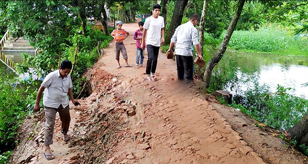 কুমিল্লার   ব্রাম্মণপাড়া-দুলালপুর-বালিনা সড়কের বেহাল দশা, জনদুর্ভোগ চরমে