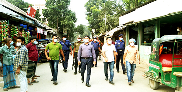 হোমনায় মাস্ক না পড়ায় ভ্রাম্যমাণ আদালতে ১৪ জনের জরিমানা