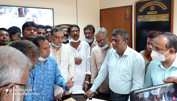 সিরাজগঞ্জ ১ কাজিপুর ও সদর আংশিক আসনের উপনির্বাচনে বিএনপি মনোনীত প্রার্থী সেলিম রেজা'র মনোনয়ন পত্র দাখিল