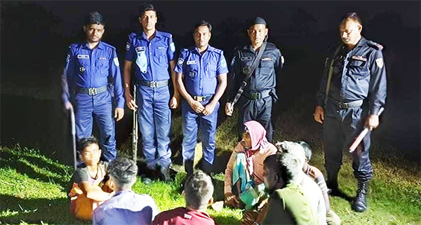 পাকুন্দিয়ায় অবৈধ বালু উত্তোলনে ১০ জনের কারাদণ্ড ও বাল্কহেড ড্রেজারসহ ট্রলার অপসারণ 