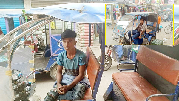 সখে নয় সংসারের হাল ধরতেই অটোরিক্সা চালাই