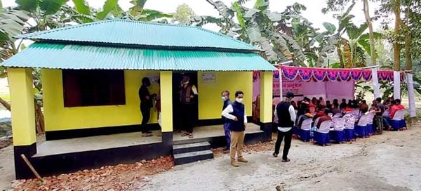 মুজিব শতবর্ষে পল্লী বিদ্যুৎ সমিতির  থেকে  ঘর এবং বিদ্যুৎ পেলেন গৃহহীন রশিদা 