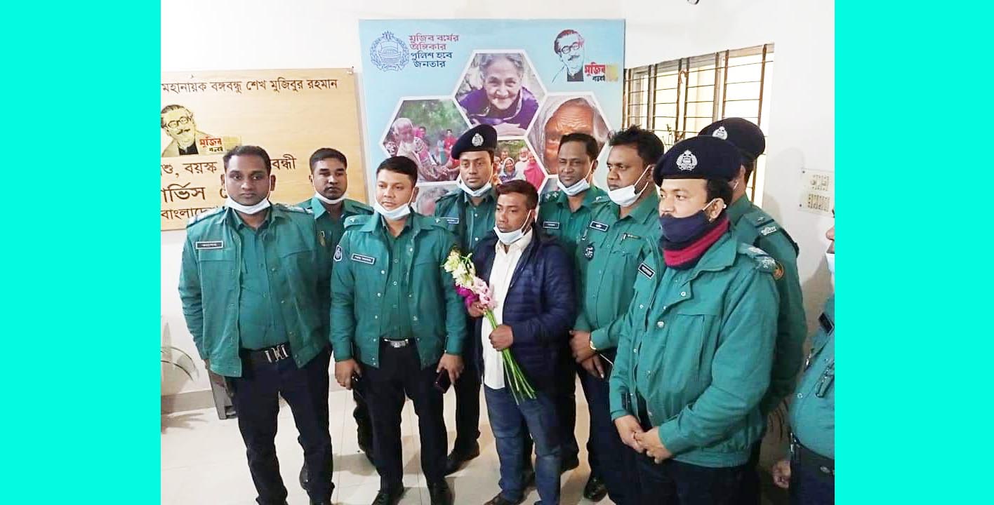 টঙ্গীতে ২৩ মামলার ওয়ারেন্টভুক্ত শীর্ষ মাদক ব্যবসায়ীর আত্মসমর্পণ