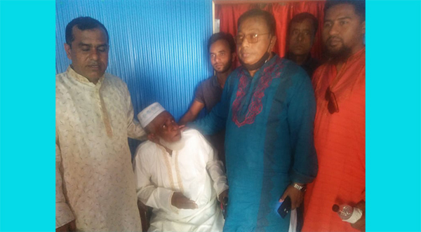 দুমকিতে বিএনপি নেতার অসুস্থ পিতার পাশে জেলা নেতৃবৃন্দ 