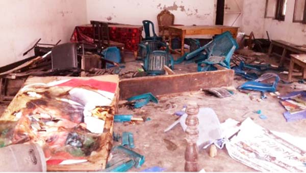 কিশোরগঞ্জে হেফাজতের তাণ্ডব, আওয়ামীলীগের অফিস ভাংচুর,পুলিশসহ আহত অর্ধশতাধিক