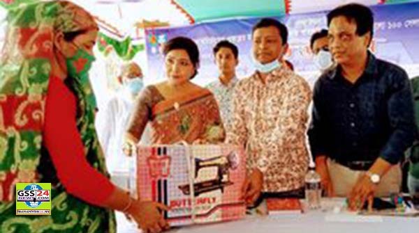 টঙ্গীতে আলোর মিছিলের উদ্যোগে বিনামূল্যে সেলাই মেশিন বিতরণ