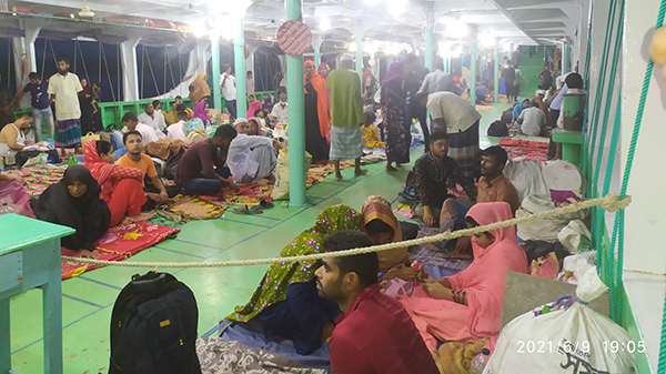 পটুয়াখালী - ঢাকা ভায়া চরগরবদি লঞ্চপরিবহনে উপেক্ষিত স্বাস্থ্যবিধি 