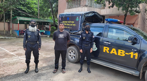 র‌্যাবের পৃথক অভিযানে অস্ত্র, ফেন্সিডিল , গাজাসহ গ্রেফতার ৩