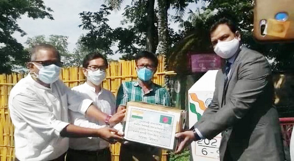 ত্রিপুরার মুখ্যমন্ত্রী প্রধানমন্ত্রী শেখ হাসিনার জন্য আনারস পাঠিয়েছেন 