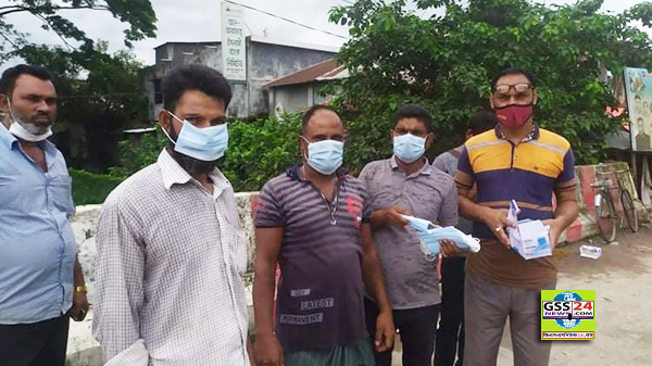 দুমকিতে সাংবাদিকদের উদ্যোগে মাস্ক বিতরণ 