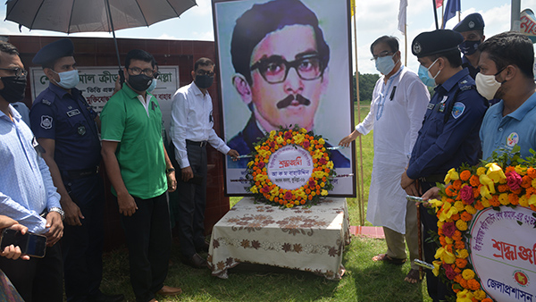 কুমিল্লায় জাতির পিতা বঙ্গবন্ধুর জ্যেষ্ঠ পুত্র শেখ কামালের জন্মদিনে বৃক্ষরোপন 