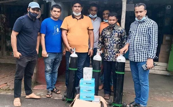দুমকিতে সেচ্ছাসেবী সংগঠনের সহায়তায় করোনা রোগীরা পাচ্ছে ফ্রী অক্সিজেন সেবা  