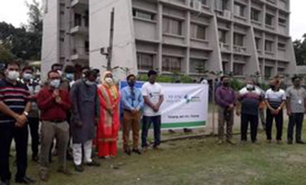 সিরাজগঞ্জে ৩ হাজার পরিবারের মাঝে খাদ্য সামগ্রী বিতরণ করলেন বসুন্ধরা গ্রুপ