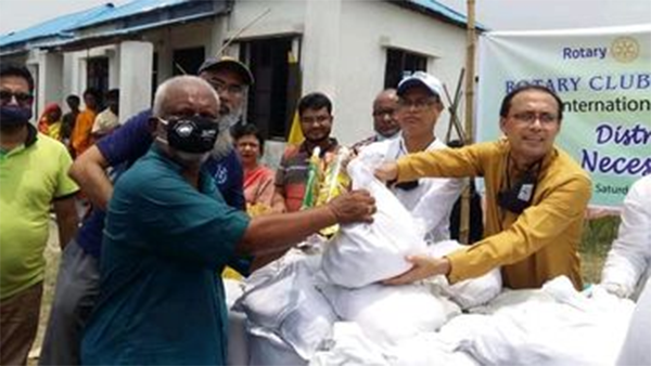 সাভার উত্তরণ বেদে পল্লীতে হতদরিদ্র ৭৫টি পরিবারের মাঝে রোটারি ক্লাব অব আধুনিক ঢাকার খাদ্য সামগ্রী বিতরণ