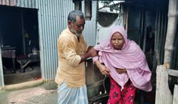 আব্দুল মালেকের আকুতি : ৩৮টা বছর সংসার করলাম শেষ পর্যন্ত কি স্ত্রীকে আর বাঁচাতে পারবো না