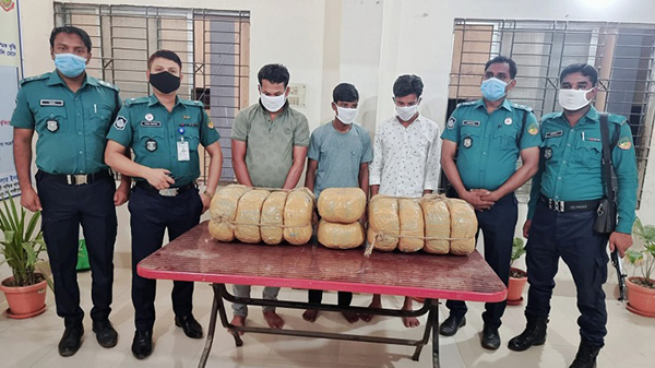 টঙ্গীতে ৬ লাখ টাকার গাঁজাসহ গ্রেফতার ৩