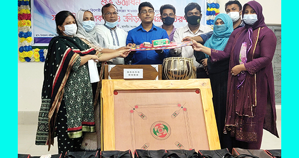 হোমনায় কিশোর কিশোরী ক্লাবে সাংস্কৃতিক ও ক্রীড়া সামগ্রী বিতরণ