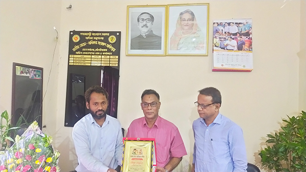 উপানুষ্ঠানিক শিক্ষা ব্যুরো মৌলভীবাজার জেলা কার্যালয়ের সহকারী পরিচালক এর বিদায় সম্মাননা