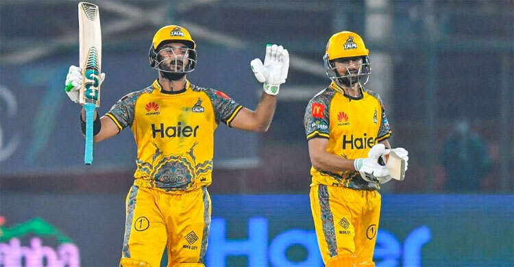 শোয়েব মালিকের ব্যাটে ঝড়, বড় স্কোর তাড়া করেও জিতলো পেশোয়ার