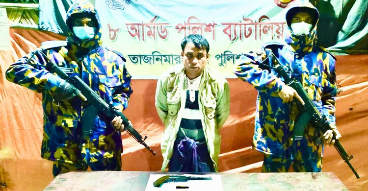 টেকনাফে অস্ত্রসহ রোহিঙ্গা যুবক আটক