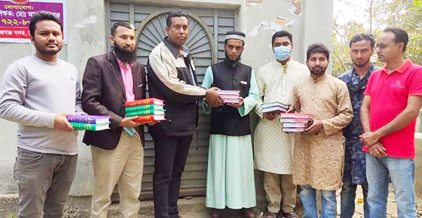 সিরাজগঞ্জে পবিত্র কোরআন মজিদ নিয়ে মাদ্রাসায় ছোটেন তারা