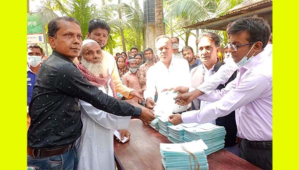 সিরাজগঞ্জে ছোনগাছায় বয়স্ক,বিধবা ও প্রতিবন্ধীদের মাঝে ভাতা বহি বিতরন