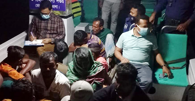 ভোলায়  ১৪ জেলের জেল-জরিমানা