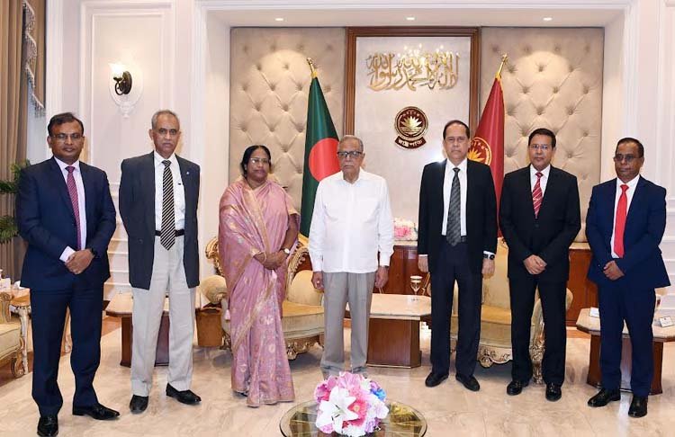 ইসিকে সাহসের সাথে নিরপেক্ষভাবে দায়িত্ব পালনের আহ্বান রাষ্ট্রপতির