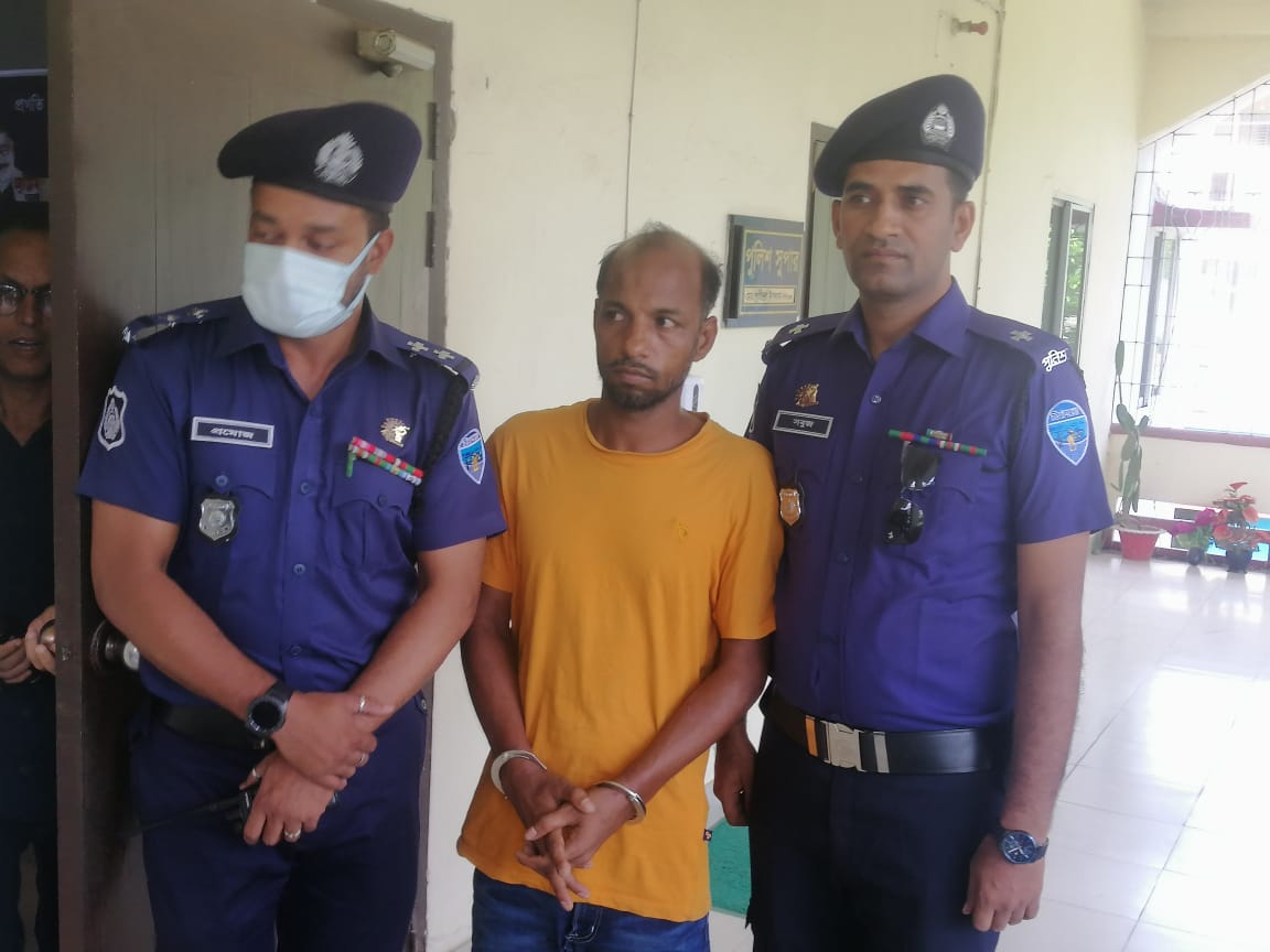 নোয়াখালীতে ২৪টি মোবাইলসহ প্রতারক চক্র গ্রেফতার