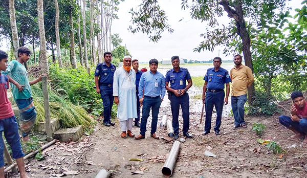 মুরাদনগরে ভ্রাম্যমাণ আদালত : ৪টি ড্রেজার মেশিন সহ ৪০০টি পাইপ জব্দ