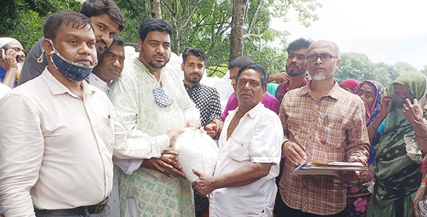মুরাদনগরে বন্যায় ক্ষতিগ্রস্ত ৫শ’ পরিবার পেল ত্রান