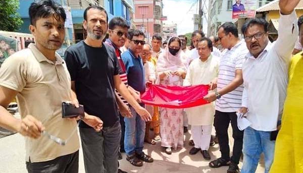 সিলেট সহ সারাদেশের বন্যার্ত মানুষের সাহায্যার্থে সিরাজগঞ্জ জেলা বিএনপির অর্থ সংগ্রহ