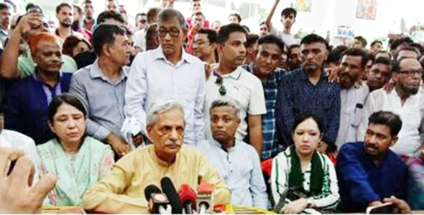 নড়াইলে সাহাপাড়ায় বিএনপি প্রতিনিধি দলের ঘটনাস্থল পরিদর্শন
