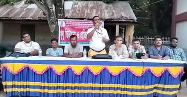 রংপুরে সাংবাদিকদের নামে মিথ্যা মামলা দায়েরের প্রতিবাদে থুথু ছিটানো ও প্রতিবাদ সমাবেশ