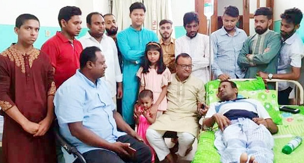 গাবতলীর অসুস্থ্য যুবদল নেতা রুহিনের পাশে যুবদল নেতৃবৃন্দ