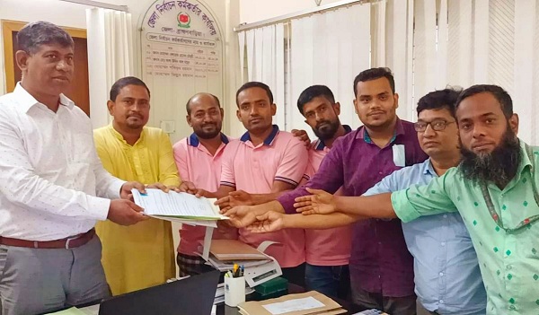 জেলা পরিষদ নির্বাচনে সদস্য পদে মনোনয়নপত্র জমা দিলেন আখাউড়ার সাংবাদিক সাইফুল ইসলাম 