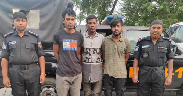 টঙ্গীতে ছিনতাই চক্রের মূলহোতা জয়সহ আটক ৭