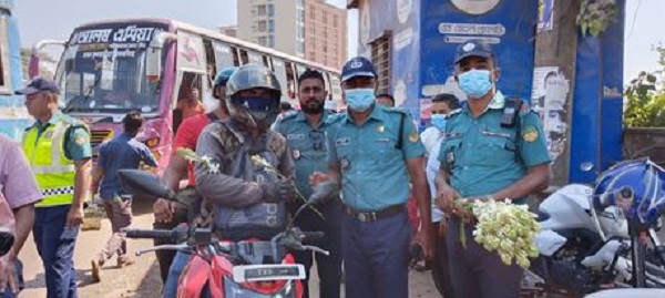 টঙ্গীতে ট্রাফিক পুলিশের উদ্যোগে জাতীয় নিরাপদ সড়ক দিবস পালিত