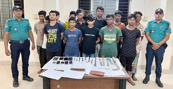 টঙ্গীতে বিশেষ অভিযানে দেশীয় অস্ত্রসহ ১৩ ডাকাত গ্রেফতার