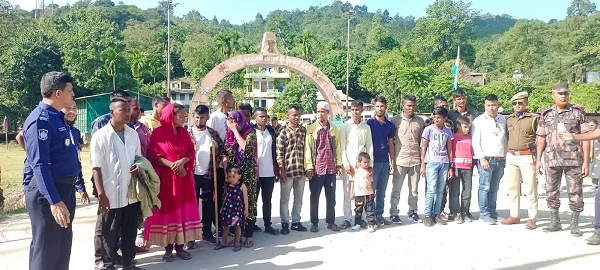 ভারতে সাজা খেটে তামাবিল দিয়ে দেশে ফিরলেন নারীসহ ২৩ বাংলাদেশী