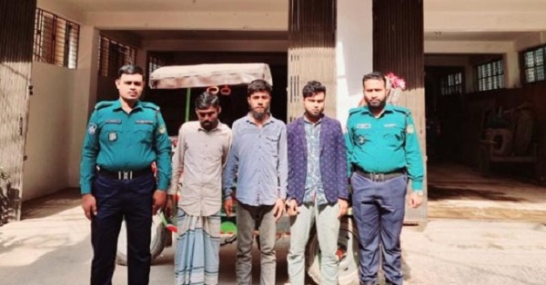 টঙ্গীতে ৩ ছিনতাইকারী গ্রেফতার