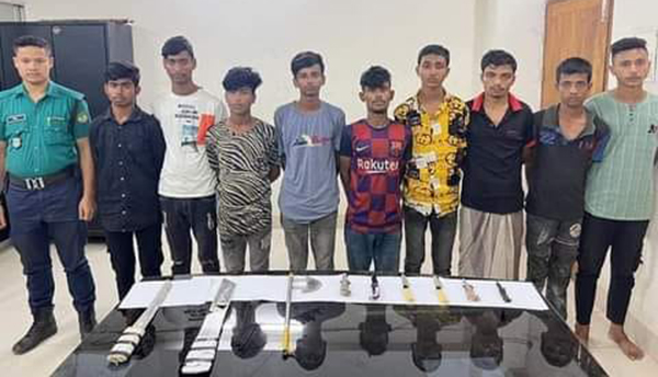 টঙ্গীতে দেশীয় অস্ত্রসহ ৯ ছিনতাইকারী গ্রেফতার