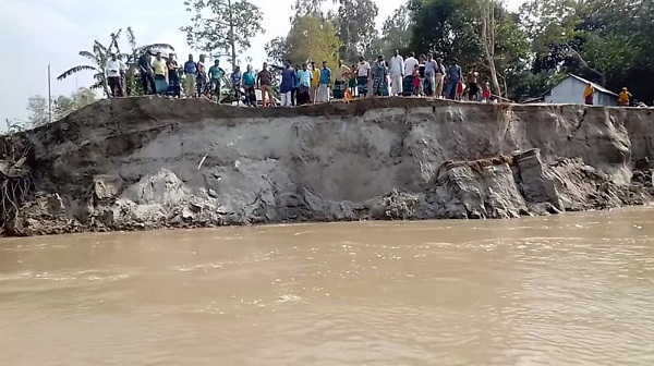 ইসলামপুরে যমুনা নদীর ভাঙ্গনে আতংকে এলাকাবাসী