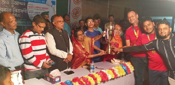 হোমনা অফিসার্স ক্লাব ব্যাডমিন্টন টুর্নামেন্টে চান্দেরচর ইউনিয়ন পরিষদ চ্যাম্পিয়ন