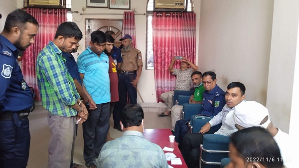 আখাউড়ায় ভ্রাম্যমান আদালতে ৪ টিকেট কালোবাজারিকে জরিমানা