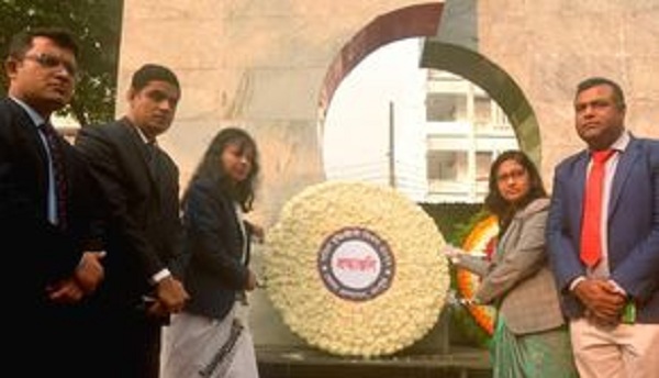 রংপুরে শহীদ বুদ্ধিজীবী দিবস উপলক্ষে বদ্ধভুমি ও শহীদ মিনারে বিভিন্ন পেশাজীবি মানুষের ঢল