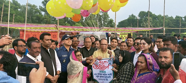 হোমনায় ডা. মনিরুল আমিন শাম্মী স্মৃতি ফুটবল টুর্নামেন্টের উদ্বোধন