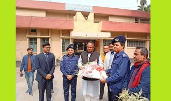 রংপুরের পীরগাছা থানায় গ্রাম পুলিশদের শীতবস্ত্র বিতরণ করলেন মাননীয় বাণিজ্যমন্ত্রী টিপু মুনশি এমপি