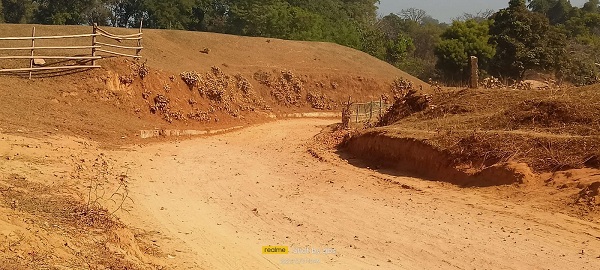 লংগদুতে সড়কের বেহাল দশায় শিক্ষার্থী-পথচারীদের দুর্ভোগ 